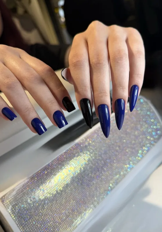 Тёмно-синий с чёрным акцентом маникюр, Краснодар ФМР