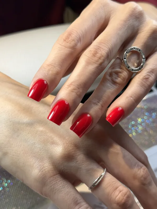 Красный классический маникюр, Краснодар ФМР