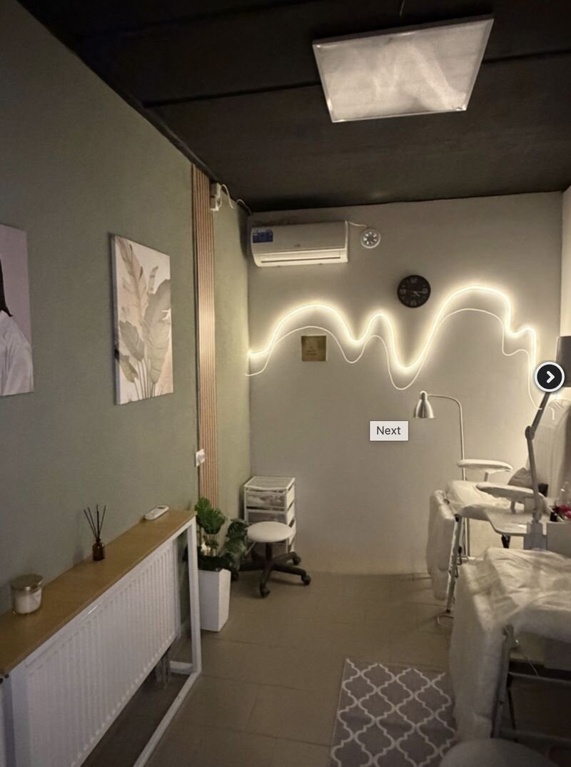 Белый шиммер на длинных ногтях, маникюр Краснодар